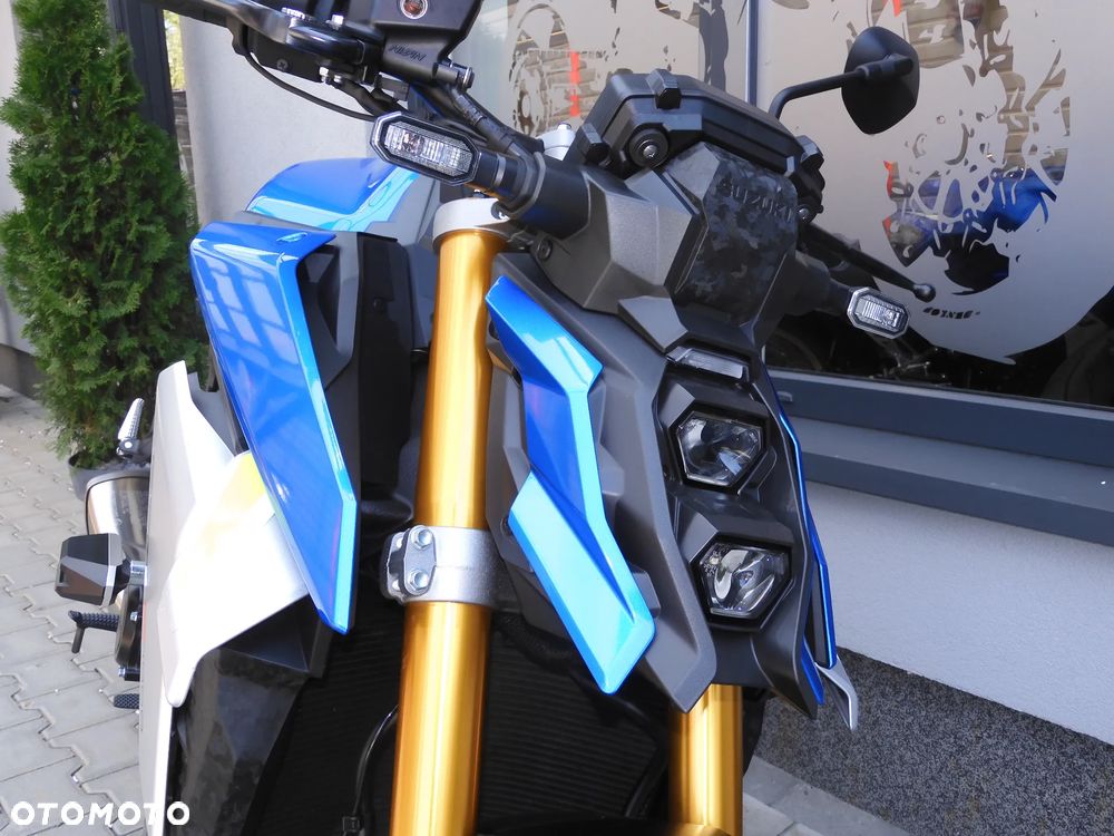 Suzuki GSX - 2