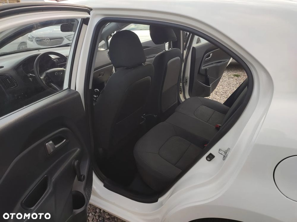 Kia Rio 1.2 Dream Team Edition - 12