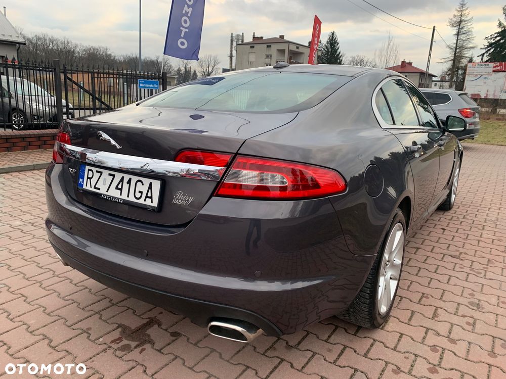 Jaguar XF 2.7 V6 Premium Luxury - 11