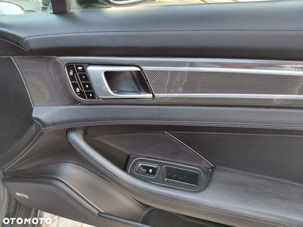 Porsche Panamera - 25