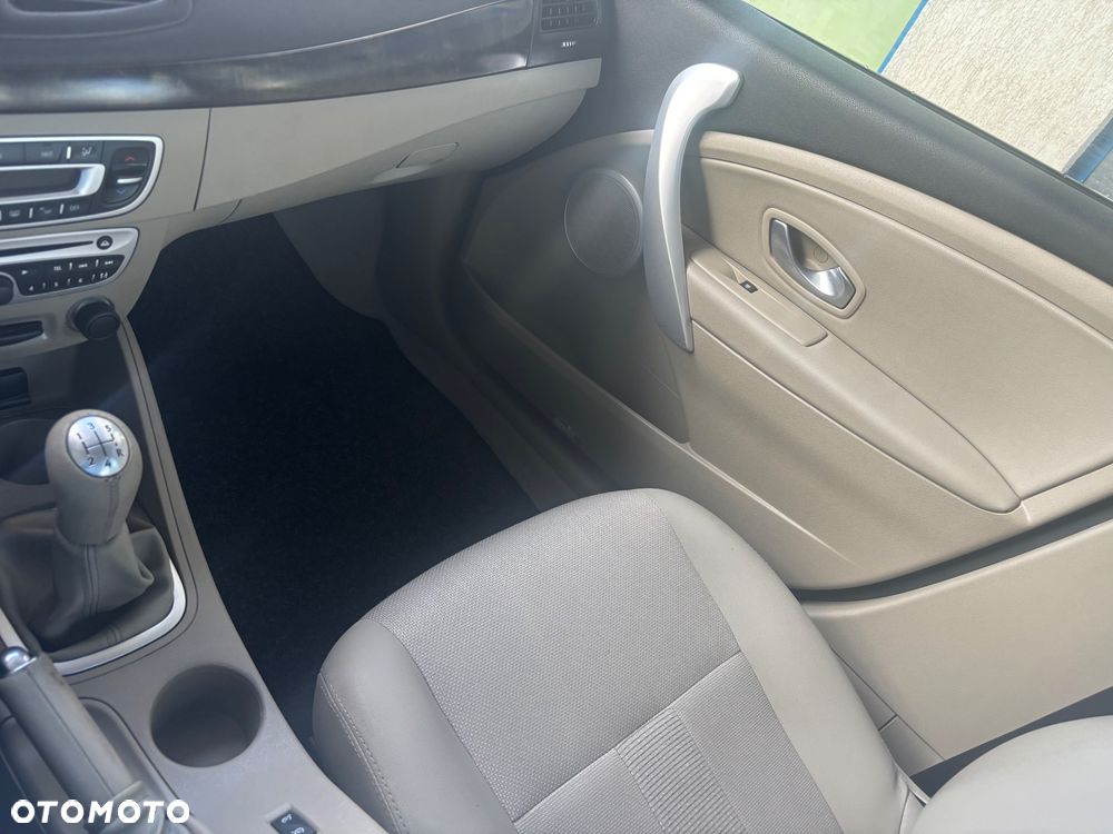 Renault Fluence 1.6 16V 110 Dynamique - 8