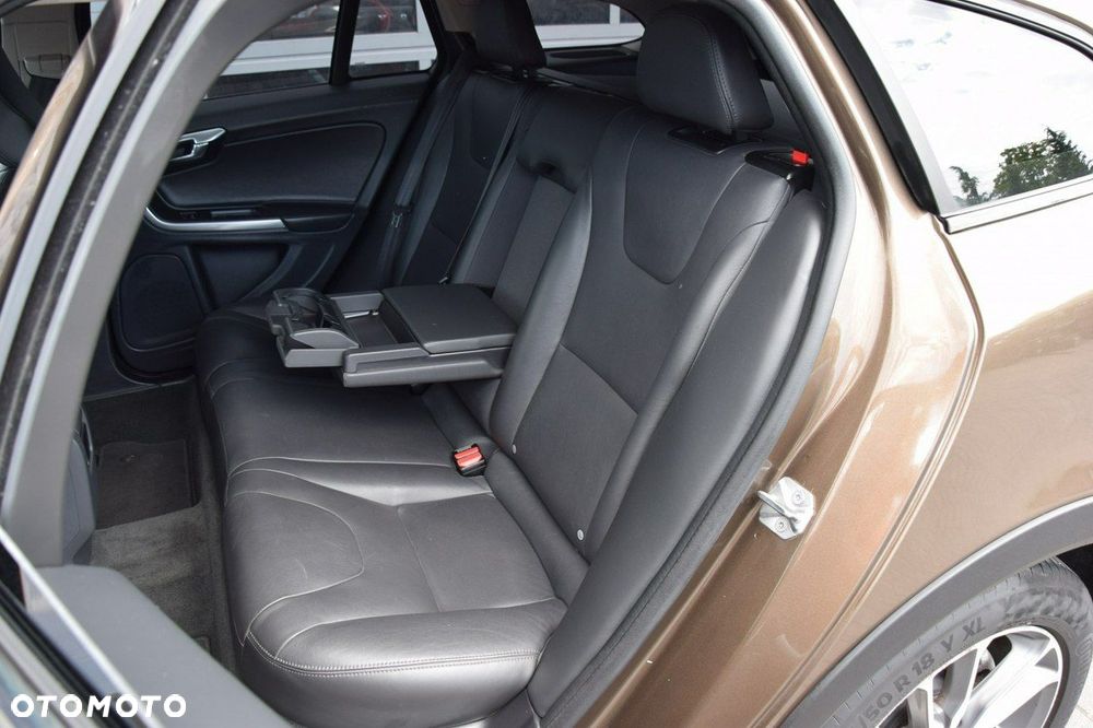 Volvo V60 Cross Country D3 Drive-E Summum - 34