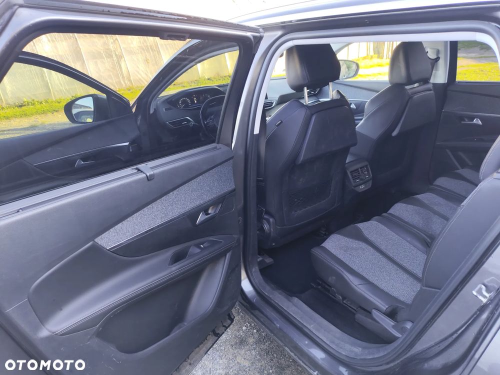 Peugeot 5008 1.6 BlueHDI Allure S&S EAT6 - 33