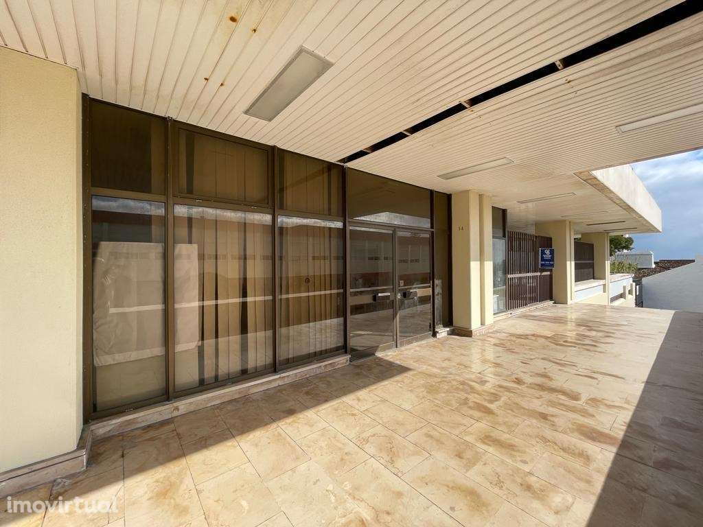 Espaço destinado a comércio/serviços com Vista Mar | Ponta Delgada, Sã - Grande imagem: 3/3