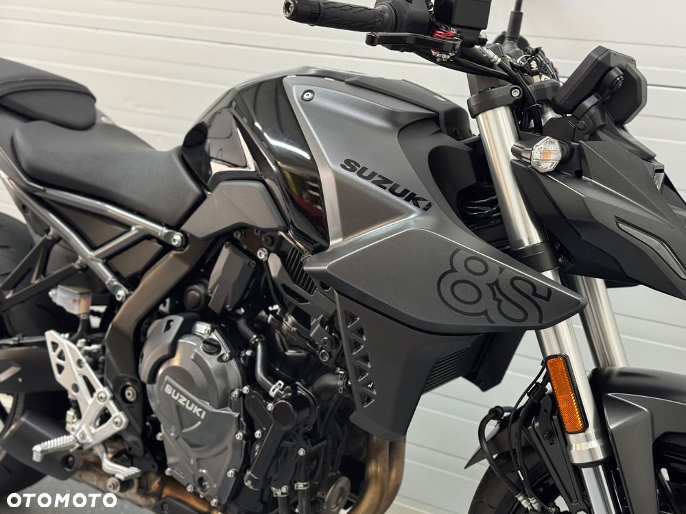 Suzuki GSX - 7
