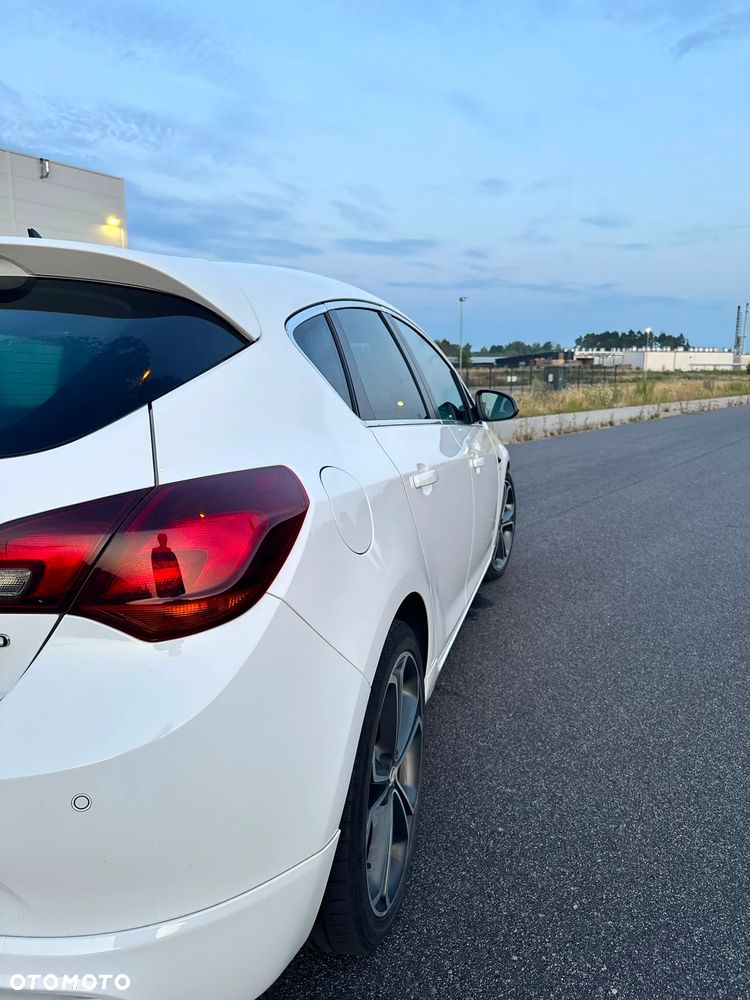 Opel Astra 1.6 T SIDI Cosmo S&S EU6 - 10