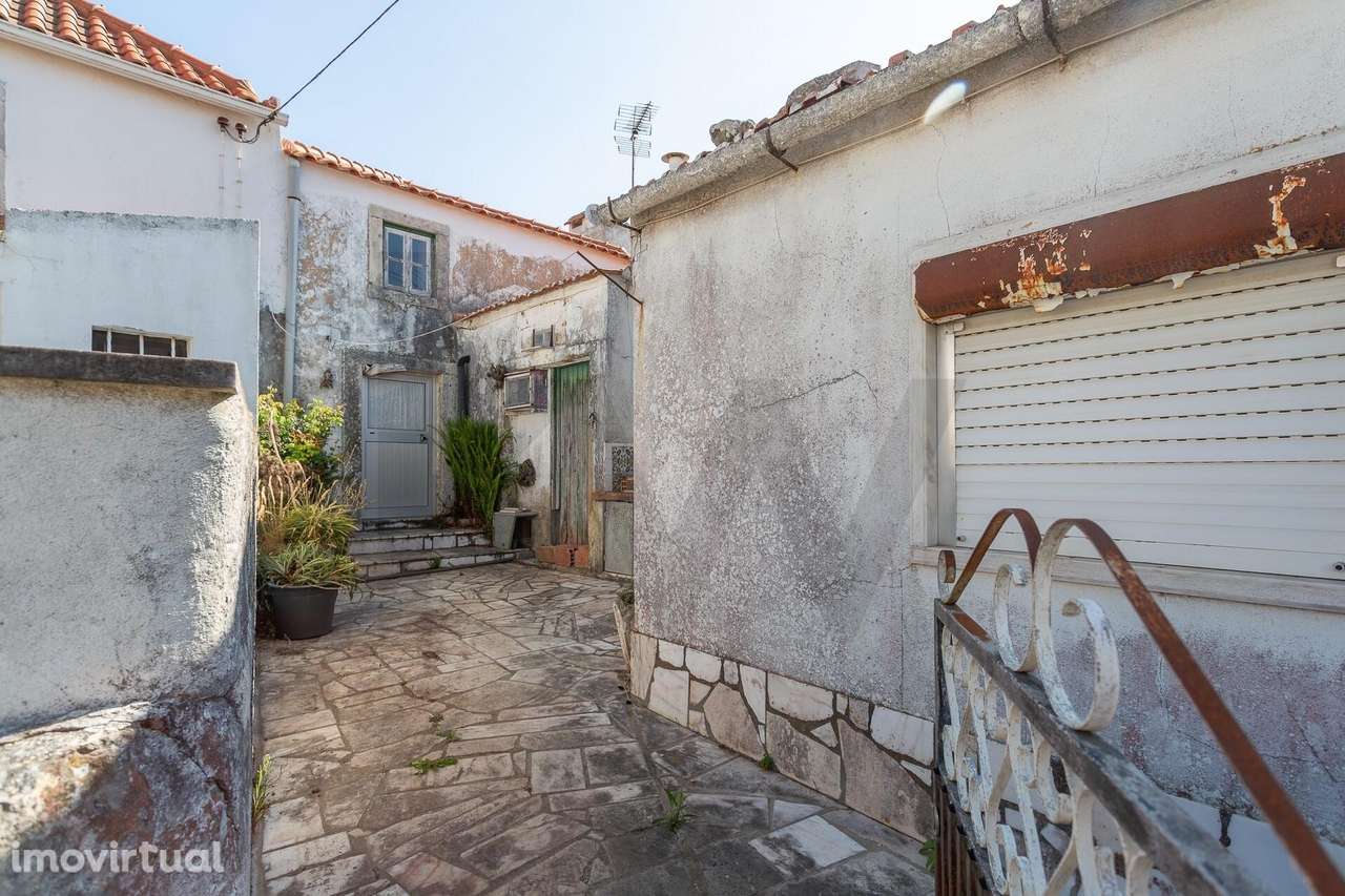 Oportunidade Única em Alvarinhos – Moradia para Recuperação Total com - Grande imagem: 4/42