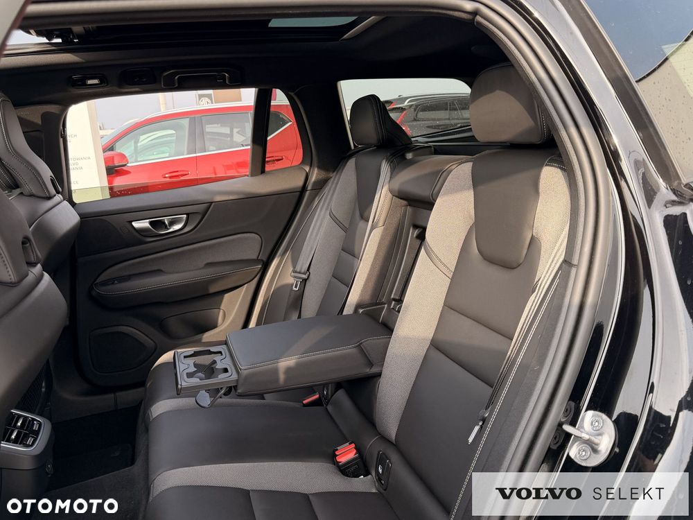 Volvo V60 Cross Country - 25