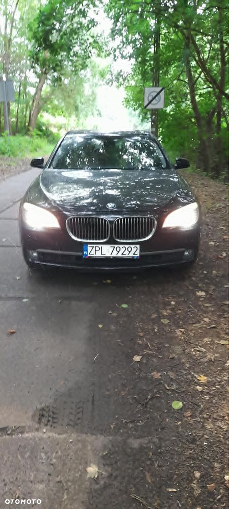 BMW Seria 7 750i - 1