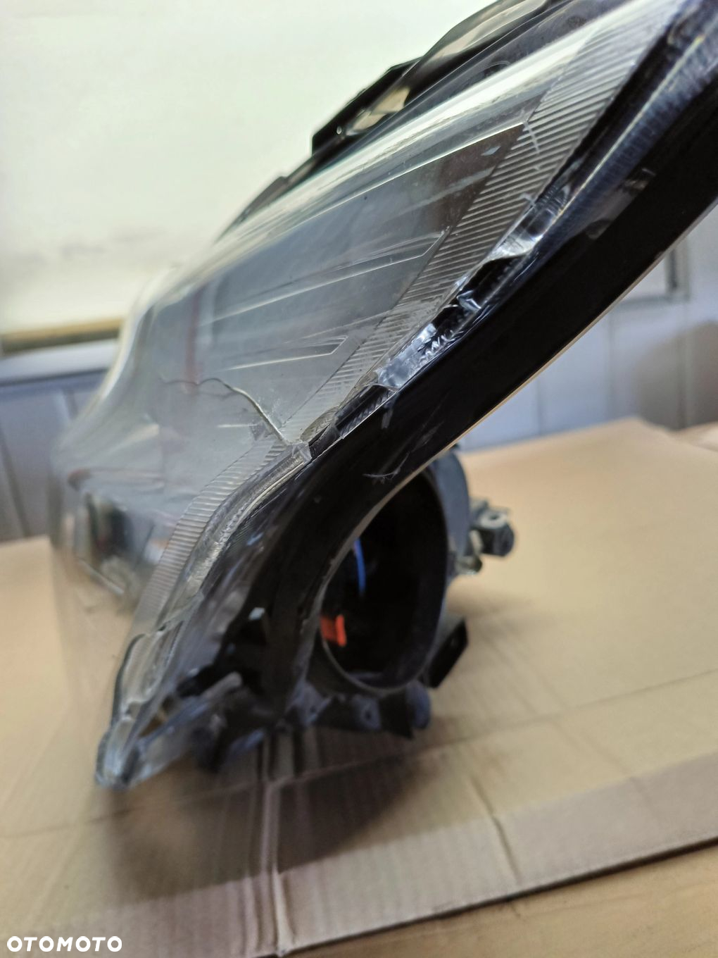 Transit Custom lampa przednia przód lewa uszkodzona Europa Ford - 3