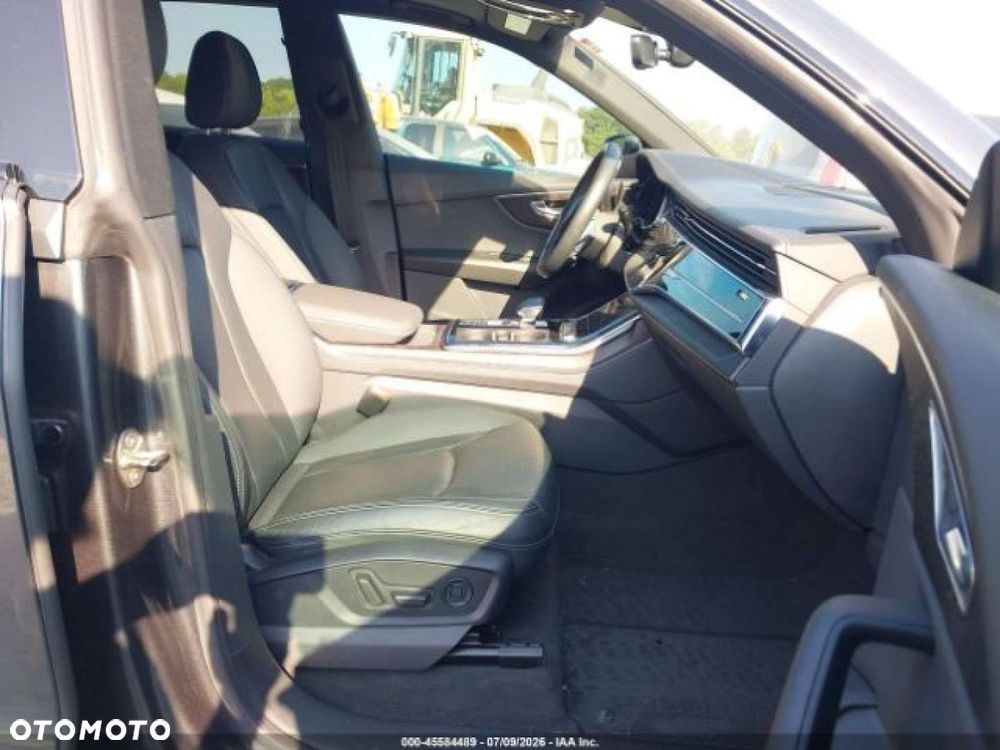 Audi Q8 - 10