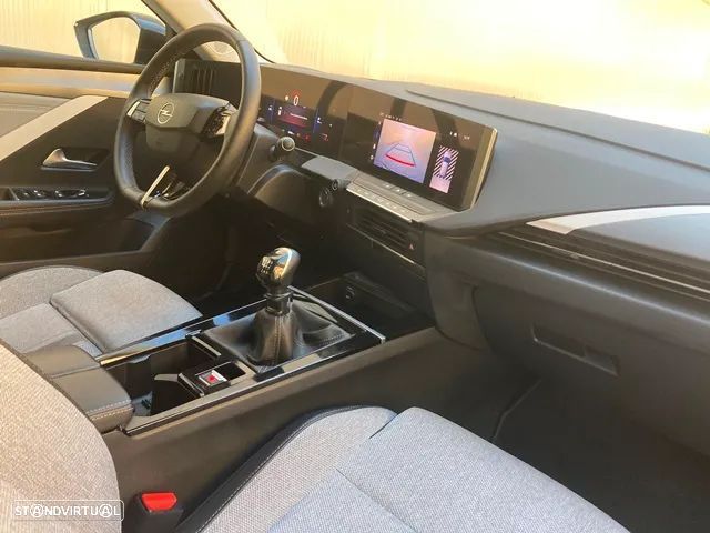 Opel Astra 1.2 T GS - 32