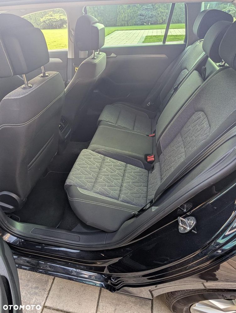 Volkswagen Passat - 2