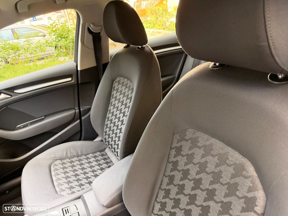 Audi A3 Sportback 1.6 TDI B.Line Attraction - 11