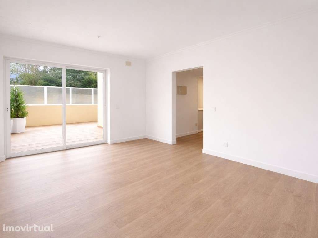 T2 com terraço e varanda | Totalmente renovado - Grande imagem: 3/18