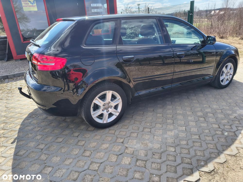 Audi A3 Sportback 1.6 TDI DPF Ambiente - 23
