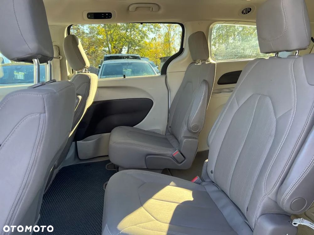 Chrysler Pacifica - 22