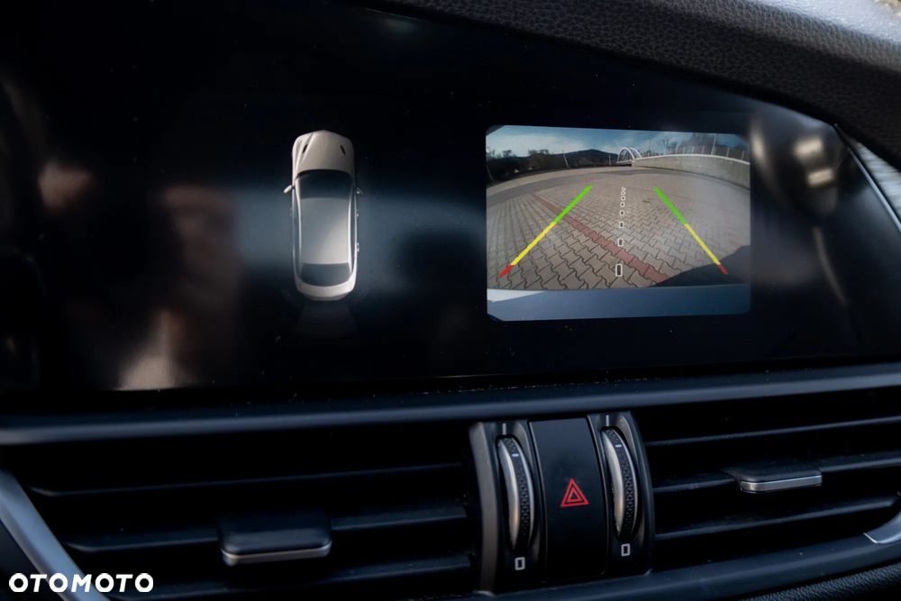 Alfa Romeo Giulia 2.0 Turbo 16V AT8-Q4 Ti - 16