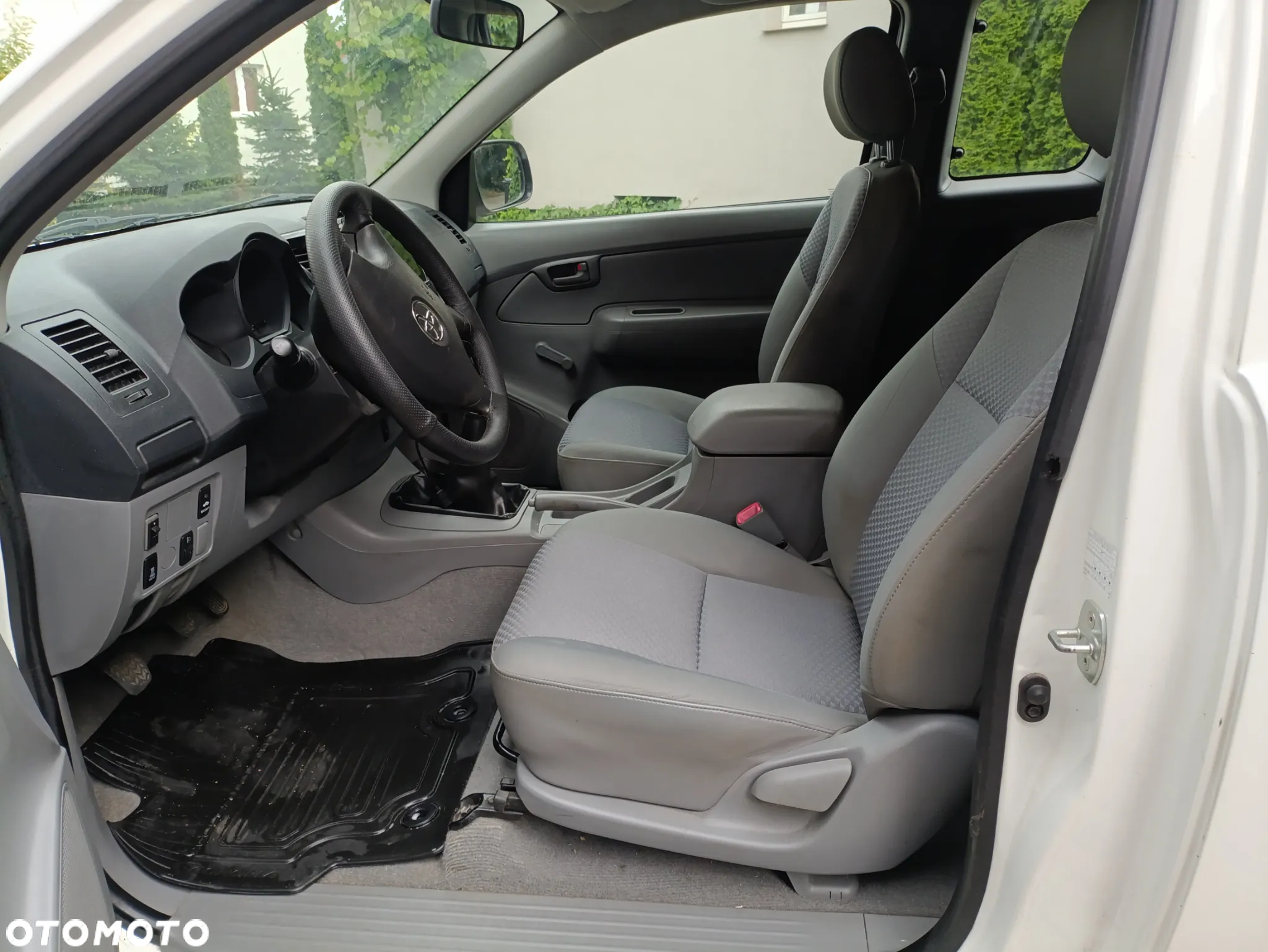 Toyota Hilux 2.5 D-4D DLX + 2os 4x2 - 7
