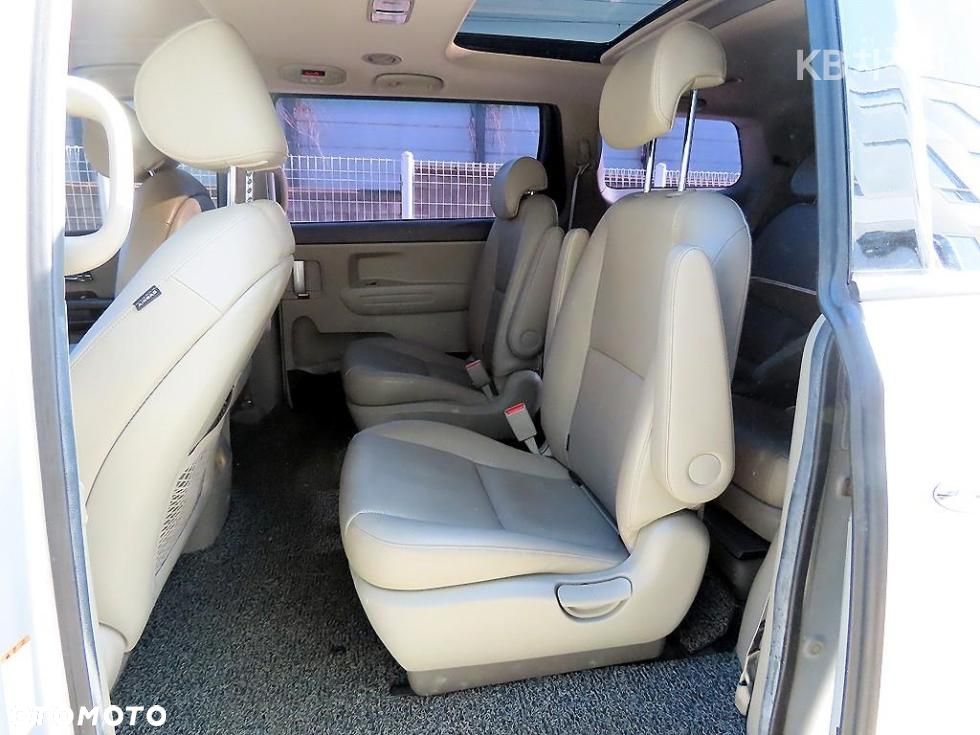 Kia Carnival - 17
