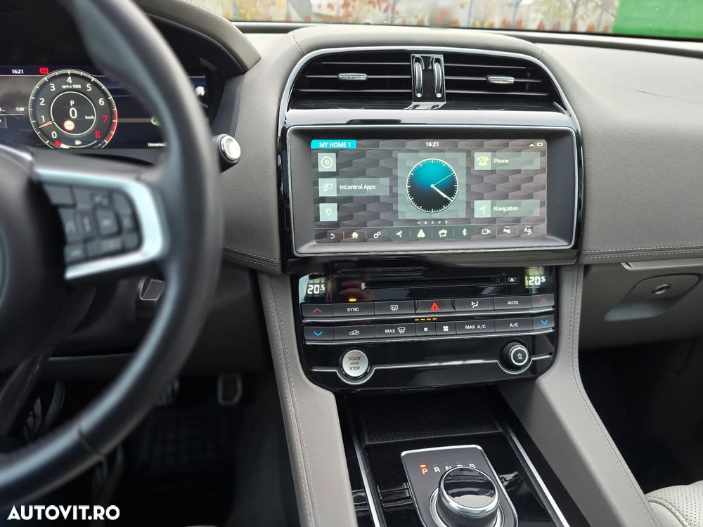 Jaguar F-Pace 30t AWD Portfolio - 37