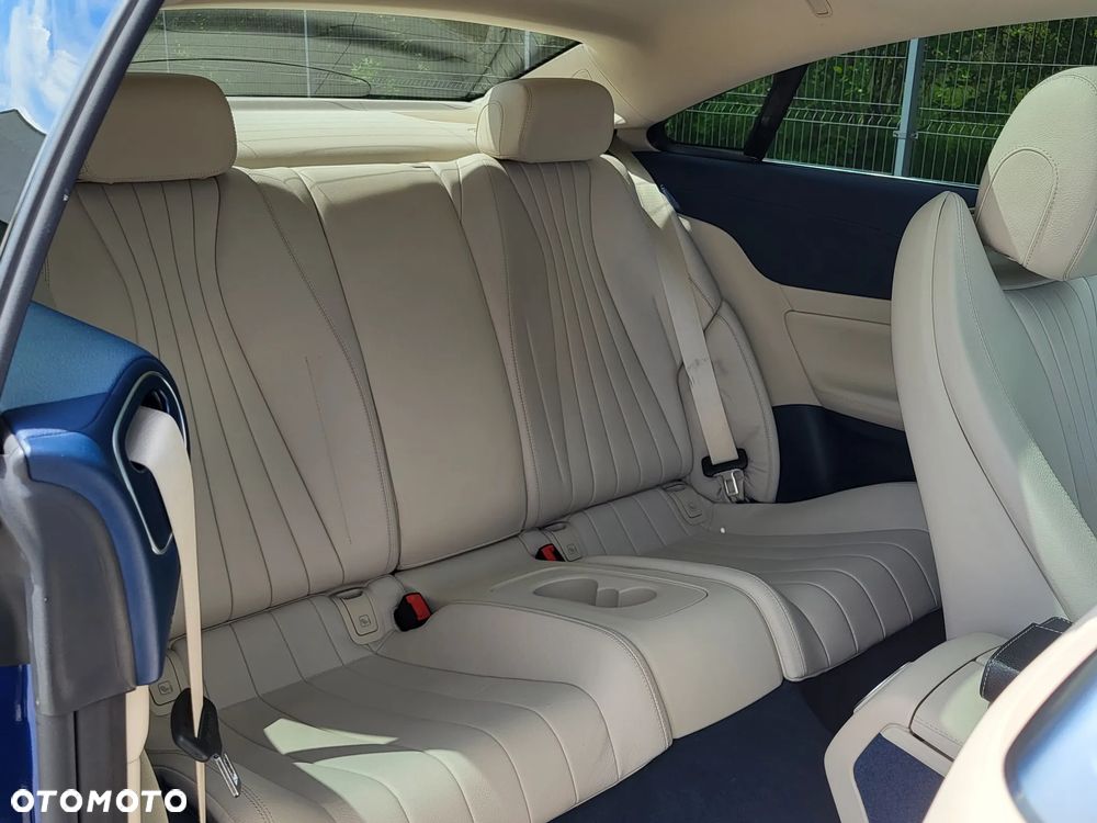 Mercedes-Benz Klasa E 200 Coupe 4-Matic 9G-TRONIC - 13
