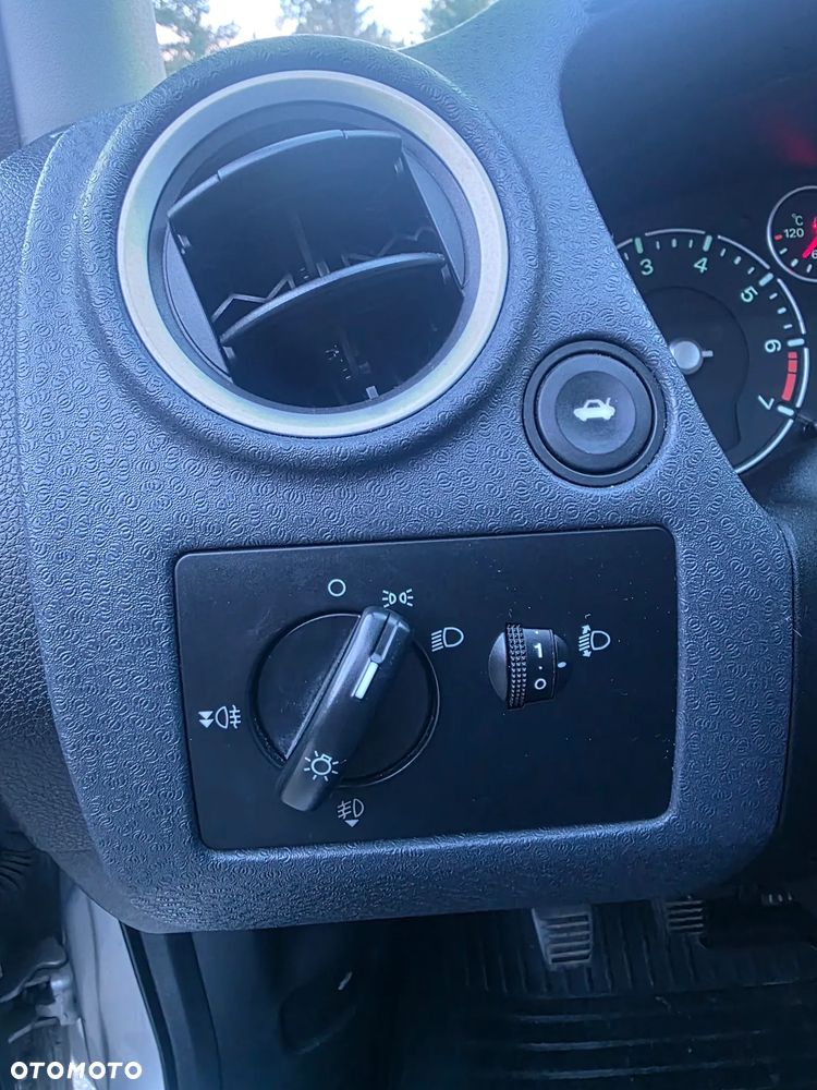 Ford Fusion 1.4 Ambiente - 22