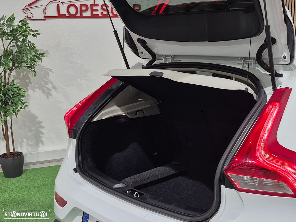 Volvo V40 1.6 D2 Momentum Eco - 34