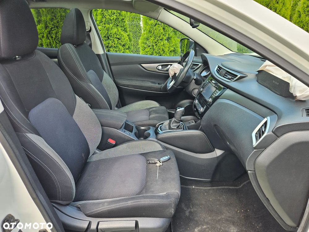 Nissan Qashqai 1.6 dCi Xtronic TEKNA - 11