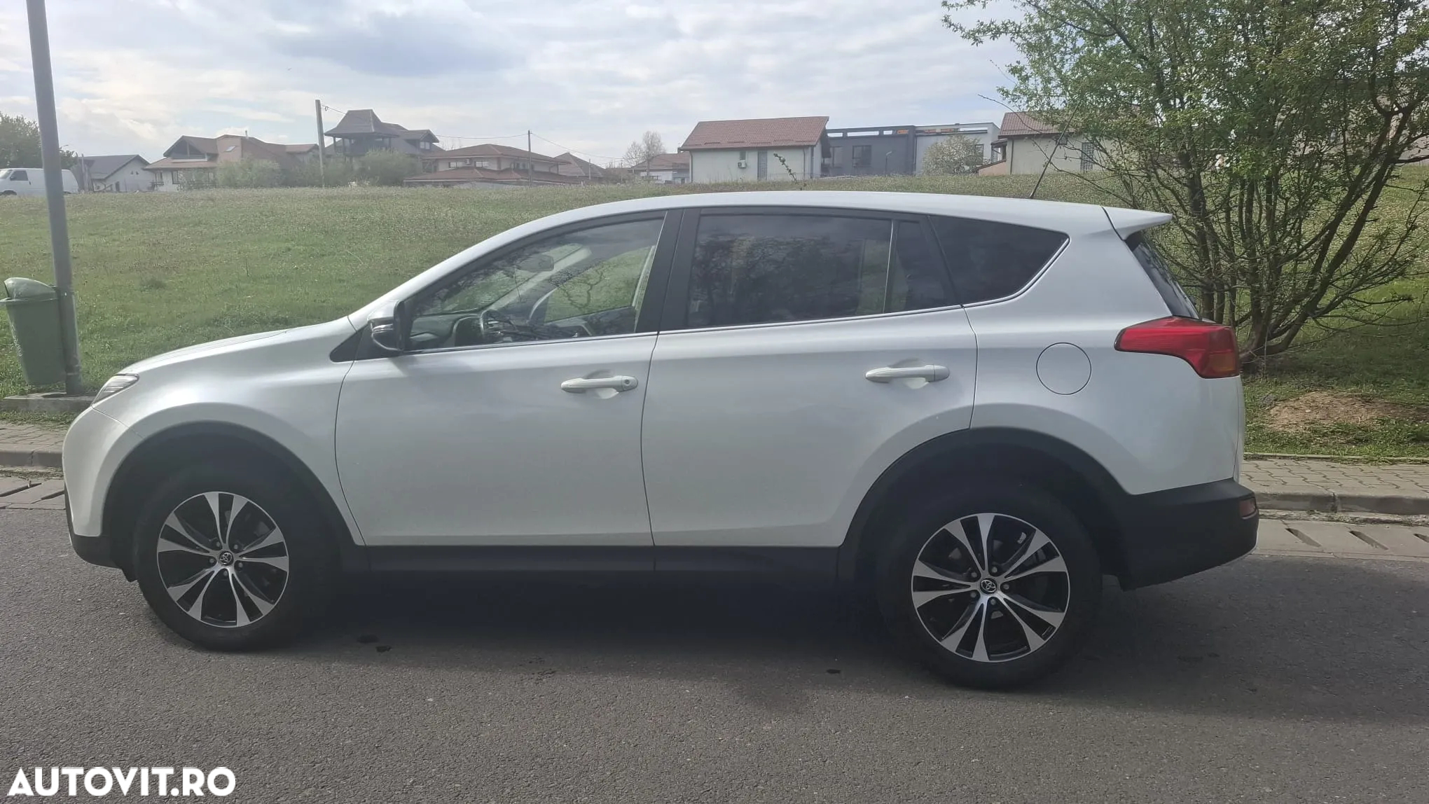 Toyota RAV4 2.2 D-4CAT 4WD Aut Luxury 18" - 5