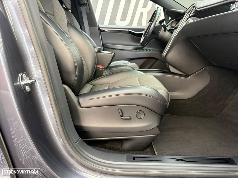 Tesla Model X 100D - 43