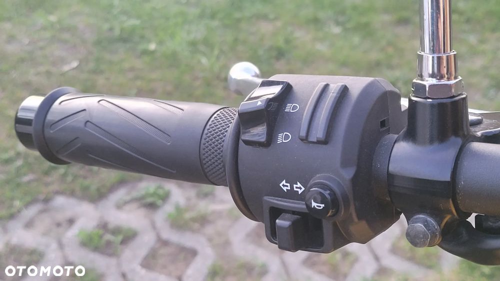 Yamaha XSR - 12