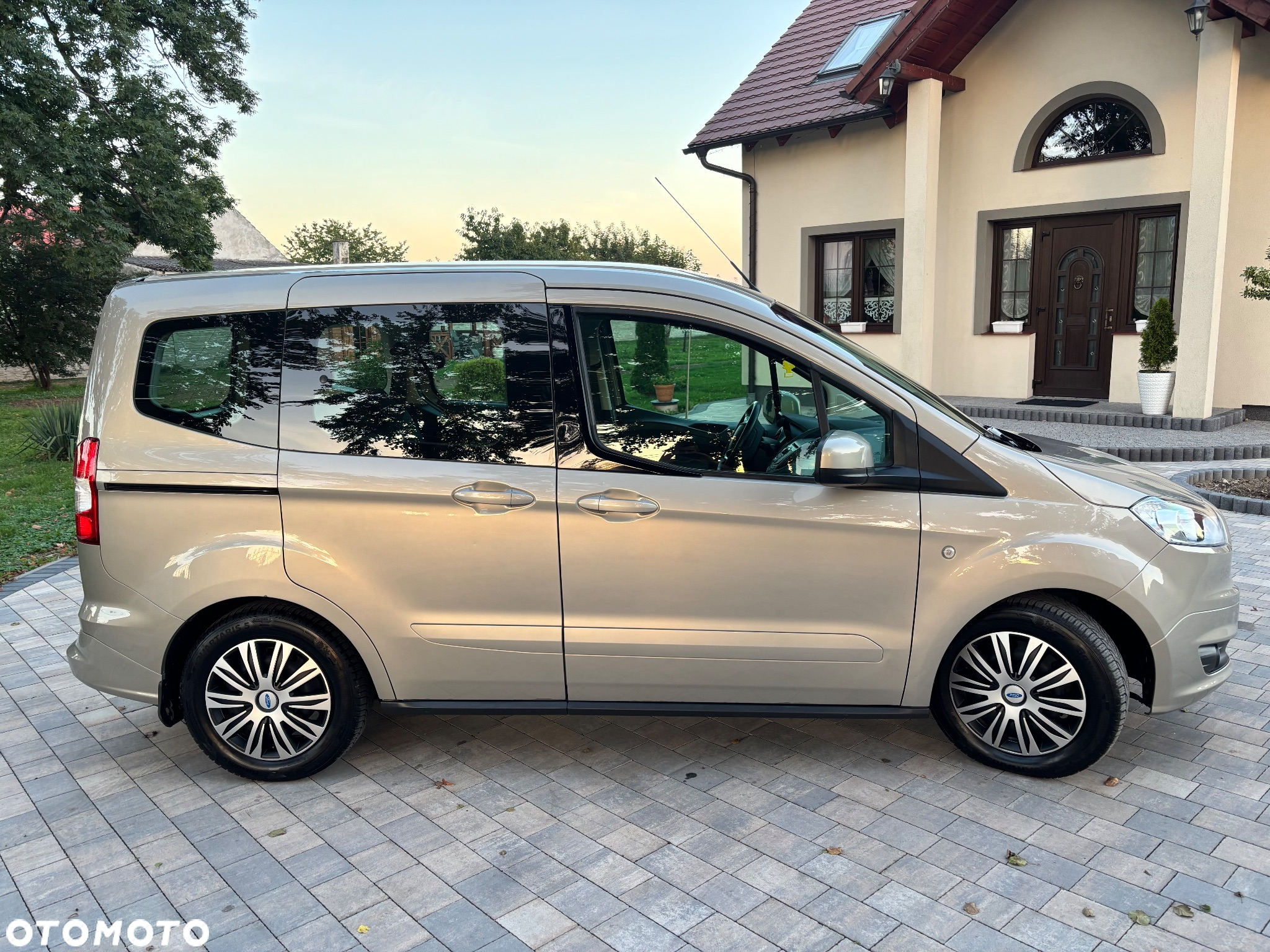 Ford Tourneo Courier 1.0 EcoBoost Titanium - 9