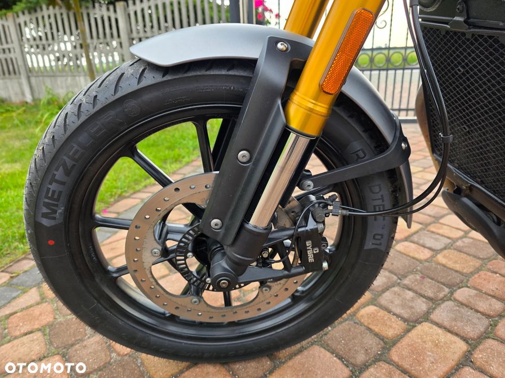 Triumph Scrambler - 17