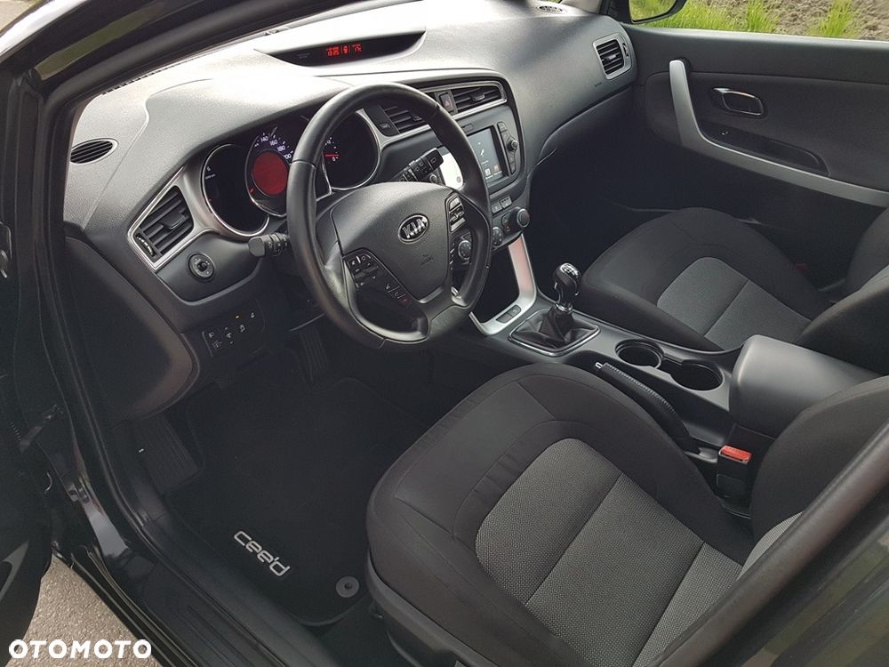 Kia Ceed 1.6 CRDi 136 ISG Dream-Team Edition - 25