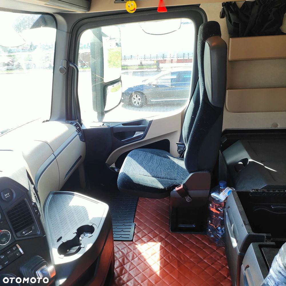 Mercedes-Benz Actros - 11