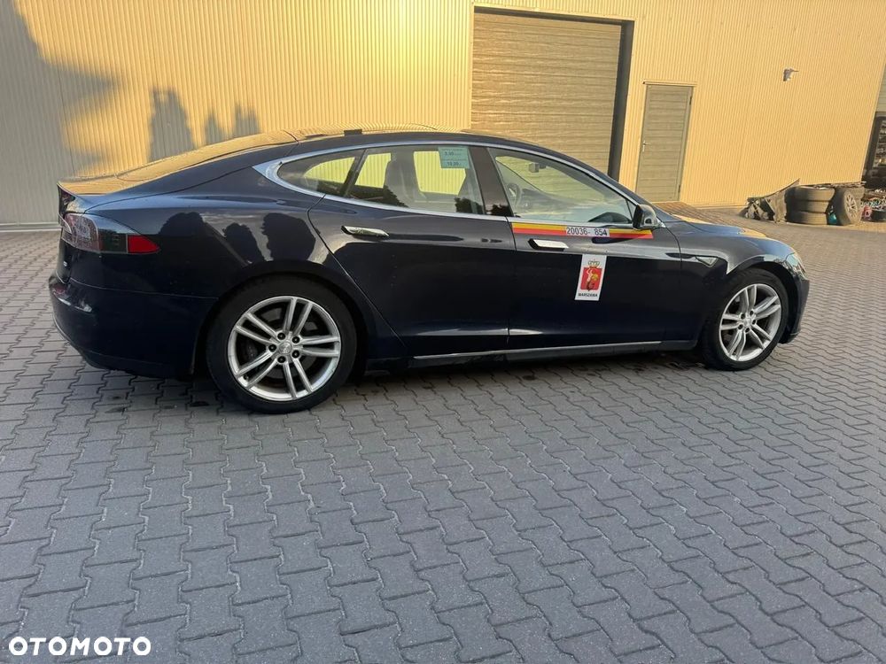 Tesla Model S Standard - 8
