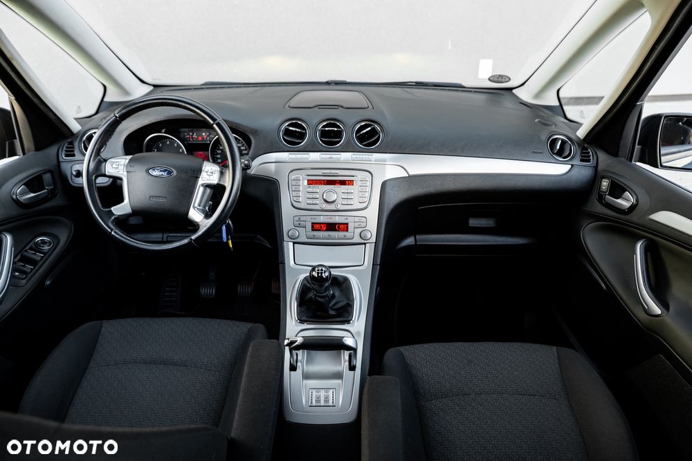 Ford Galaxy 2.0 Ambiente - 27