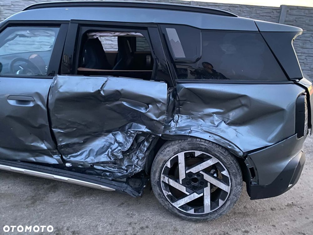 MINI Countryman E Essential Trim - 35