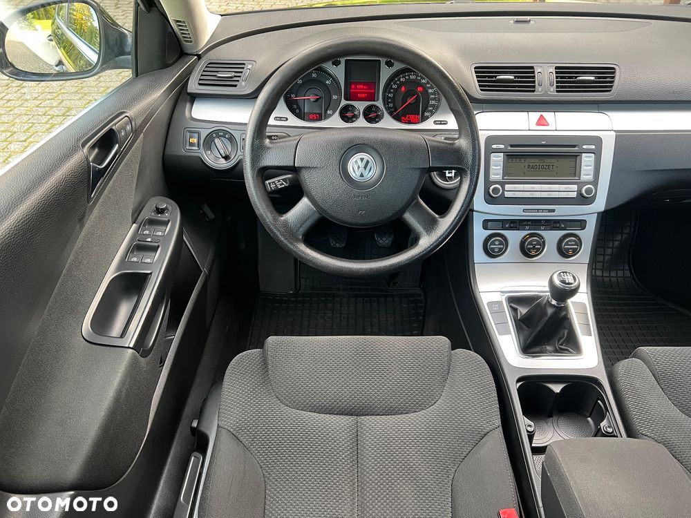 Volkswagen Passat 1.9 TDI Comfortline - 16