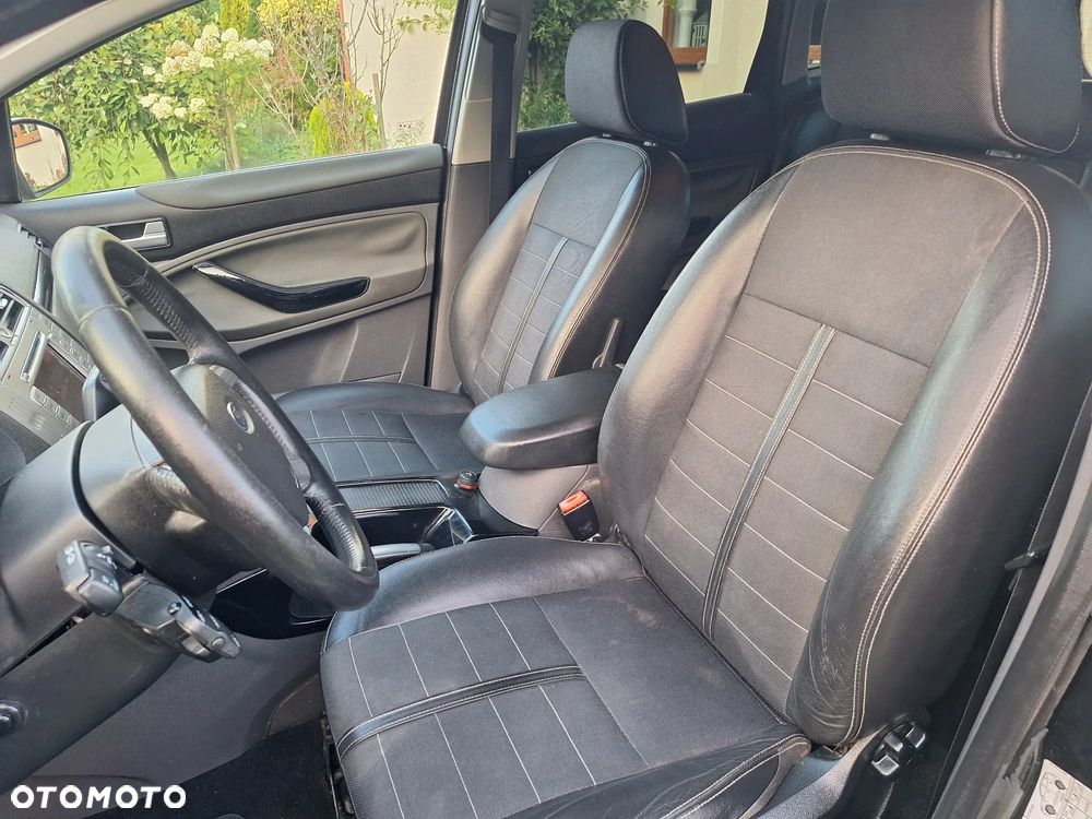 Ford Kuga - 21