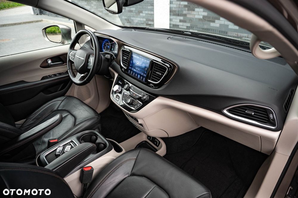 Chrysler Pacifica - 29