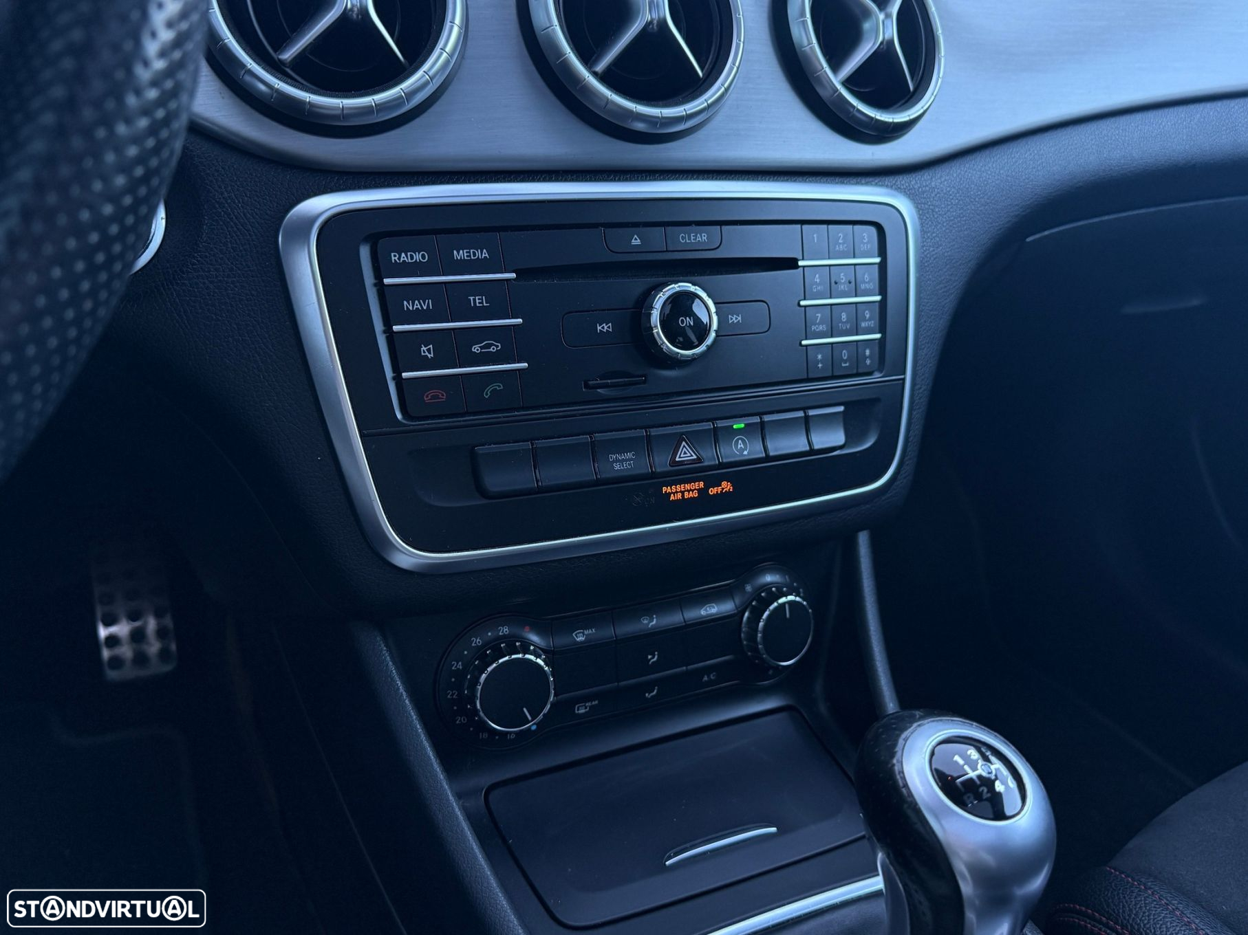 Mercedes-Benz CLA 200 d Shooting Brake AMG Line - 16