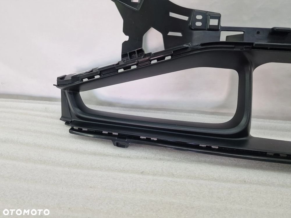 AUDI Q6 E-TRON 85H S-LINE 21- KRATKA ŚRODKOWA ZDERZAKA PRZEDNIEGO PRZÓD , NR 85H807683 , NR AUKCJI GL605 - 3