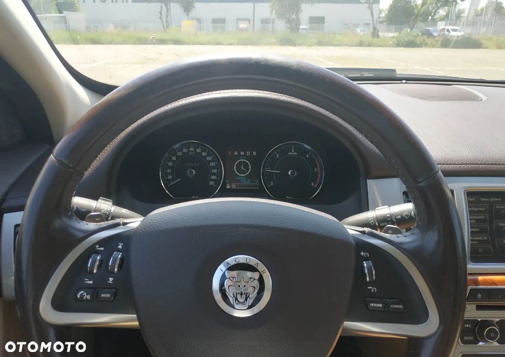 Jaguar XF 3.0 V6 D Luxury - 14