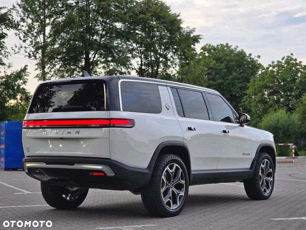 Rivian R1S - 4