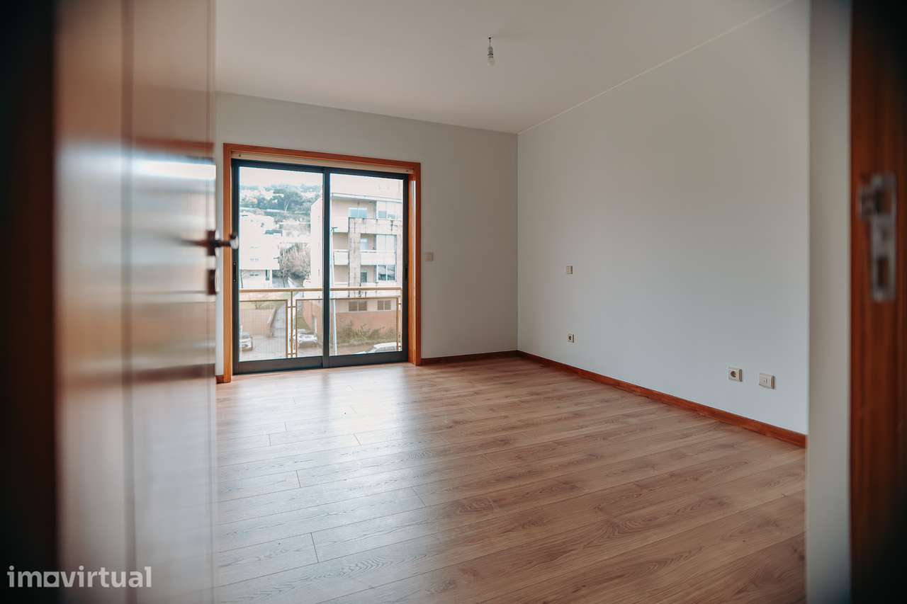 Apartamento T3 com garagem - Zona privilegiada - Grande imagem: 5/11