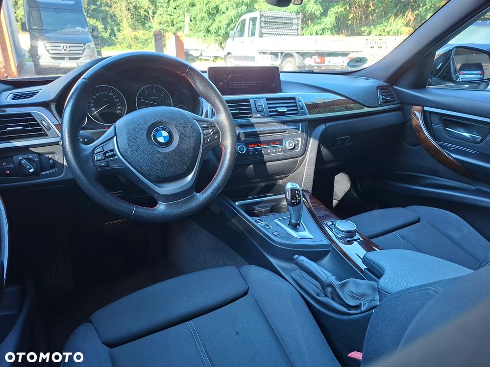 BMW Seria 3 318d Sport Line - 12