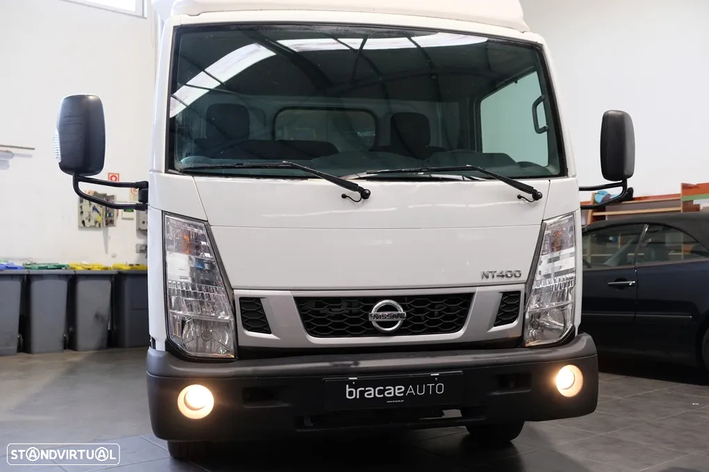 Nissan NT400 3.0DCI 35/13 c/ plataforma Dhollandia - 2