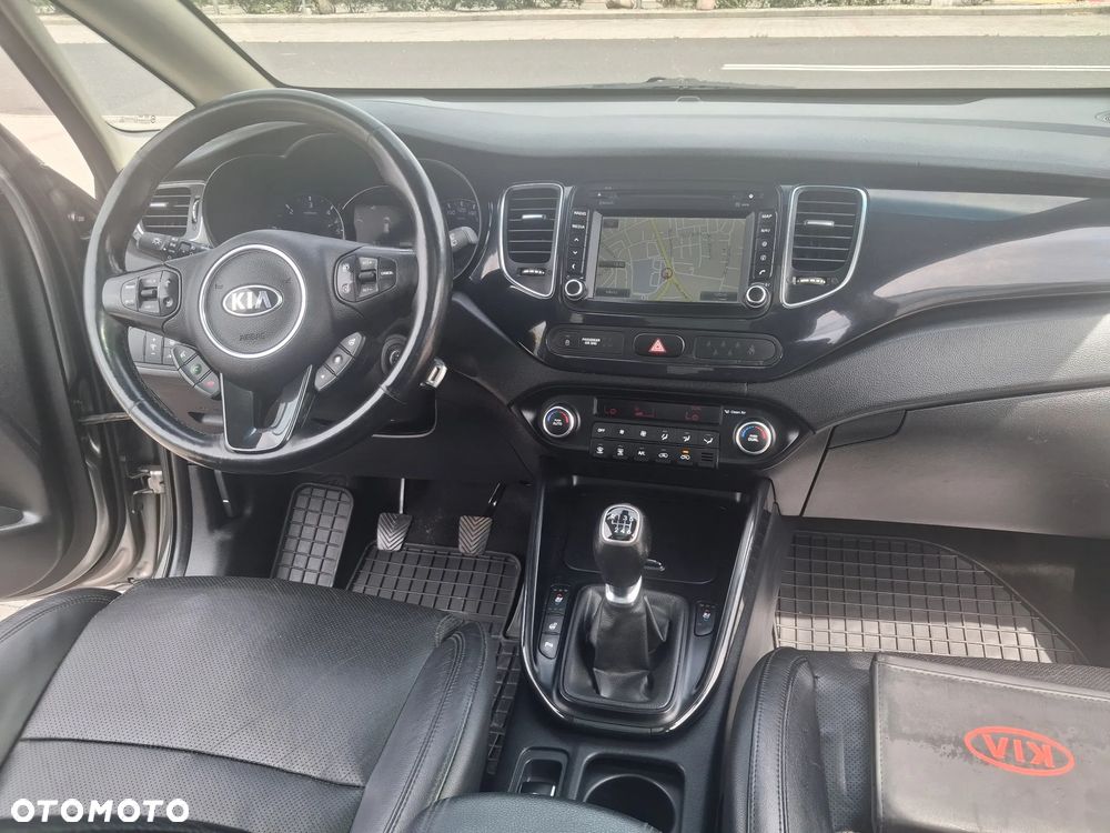 Kia Carens 1.7 CRDi M 7os - 9